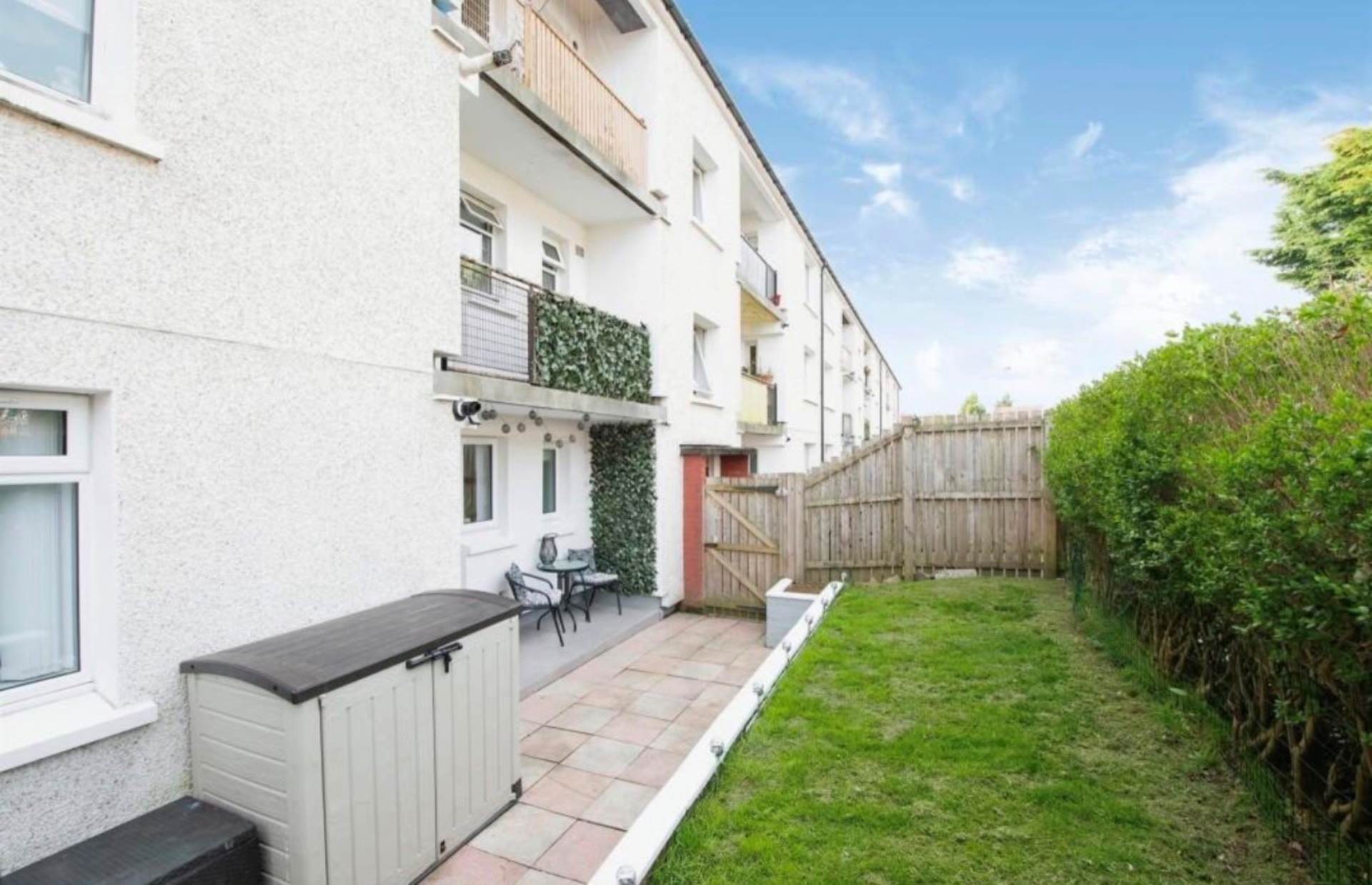 Elizabeth Crescent, Thornlibank, Image 9