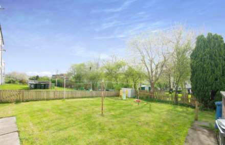 Elizabeth Crescent, Thornlibank, Image 11