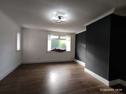 Elizabeth Crescent, Thornlibank, Image 4