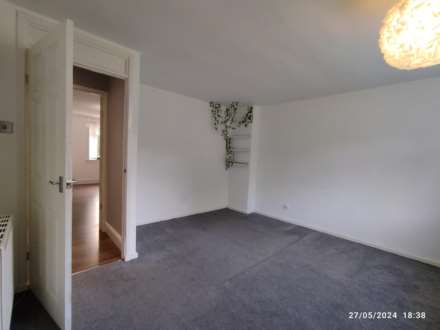 Elizabeth Crescent, Thornlibank, Image 6