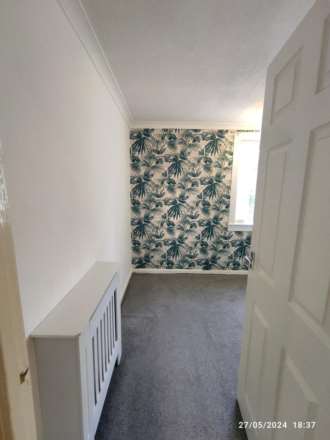 Elizabeth Crescent, Thornlibank, Image 7