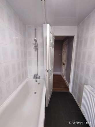 Elizabeth Crescent, Thornlibank, Image 8