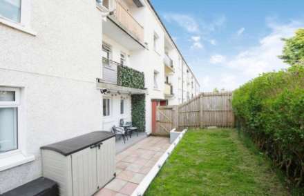 Elizabeth Crescent, Thornlibank, Image 9