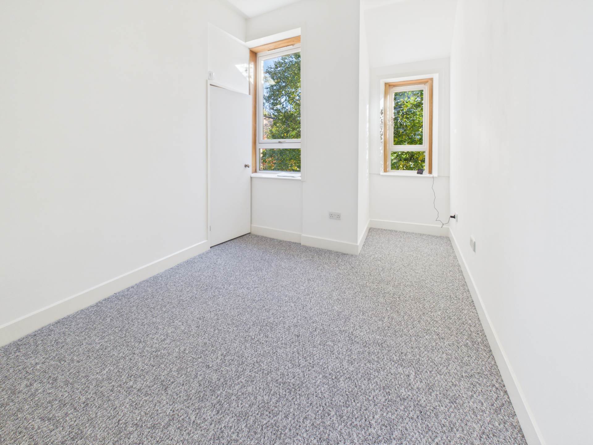 Main Street, Thornliebank, Image 12