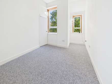 Main Street, Thornliebank, Image 12