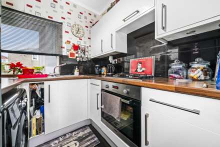 Crofton Avenue, Croftfoot, Image 10