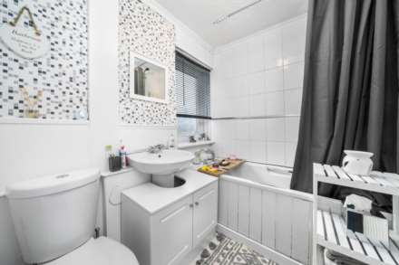 Crofton Avenue, Croftfoot, Image 11