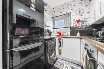 Crofton Avenue, Croftfoot, Image 26