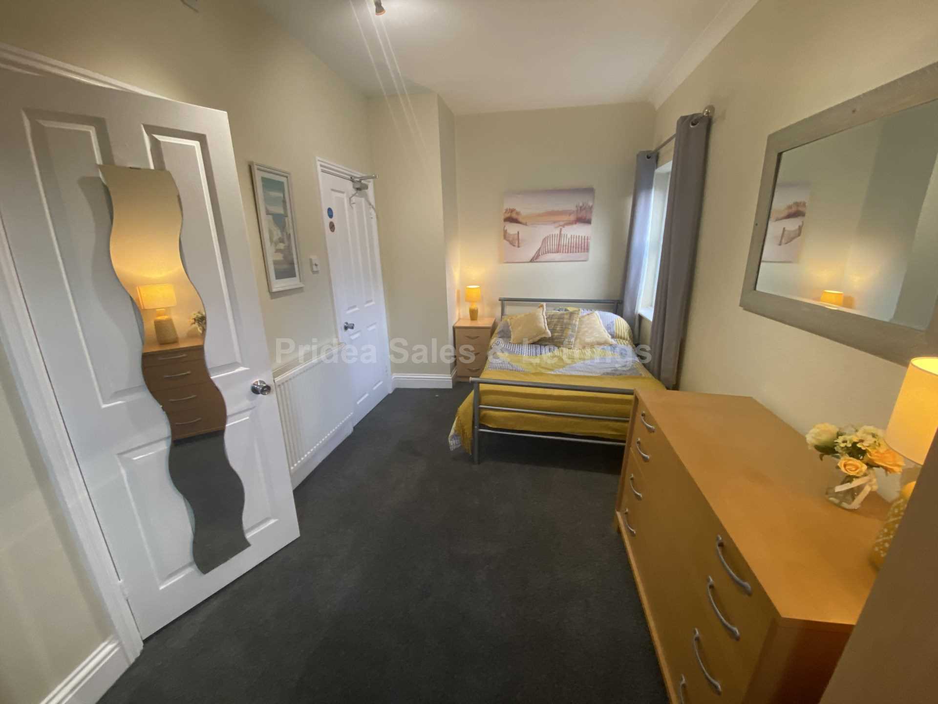 Ensuite Double Room, South Park, Image 3