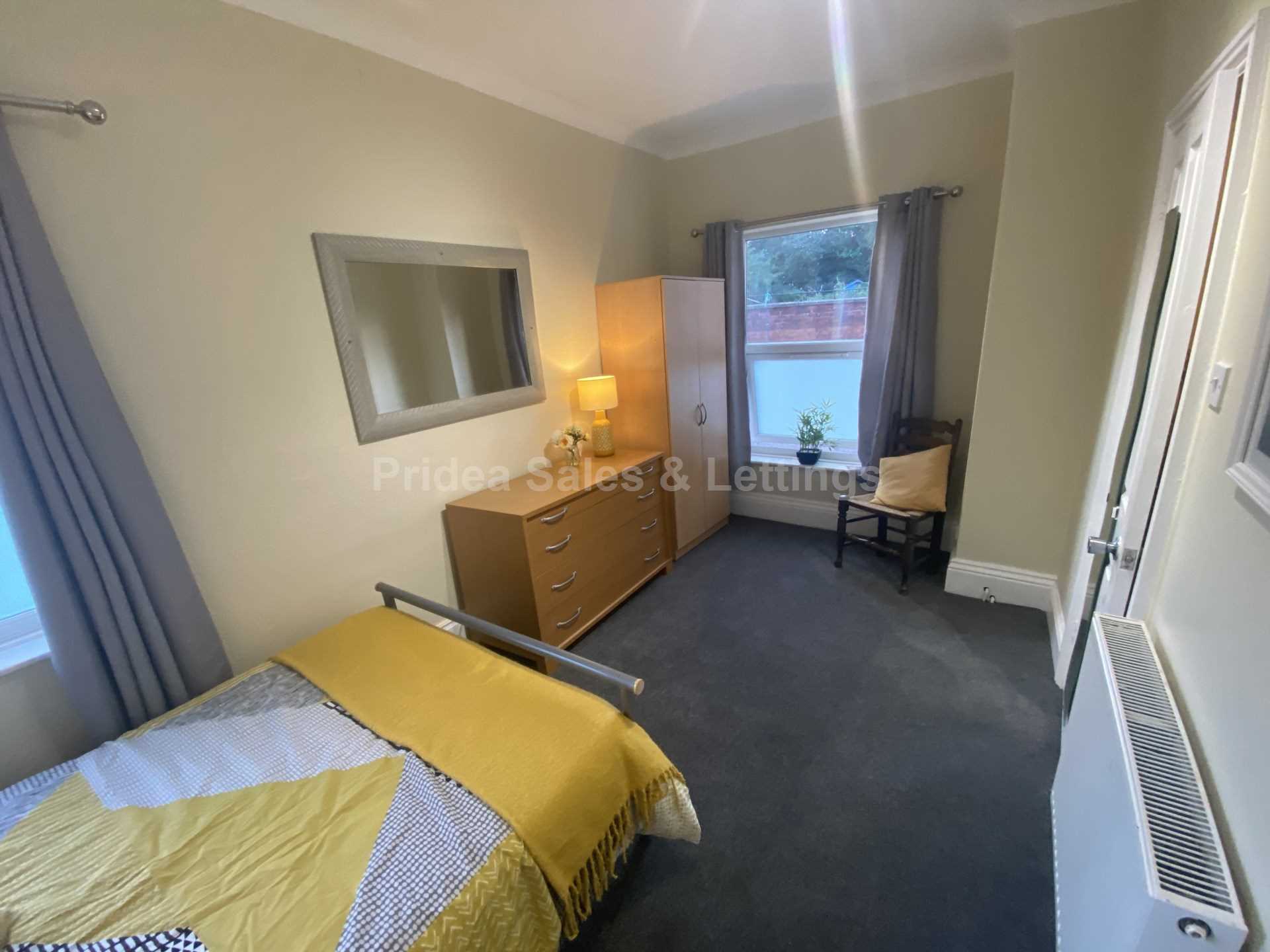 Ensuite Double Room, South Park, Image 4