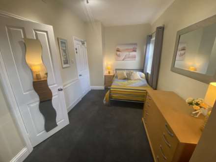 Ensuite Double Room, South Park, Image 3