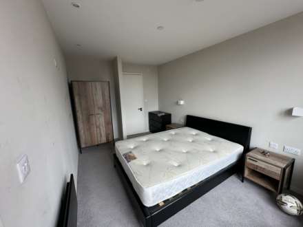 Spinners Way, Manchester, Image 3