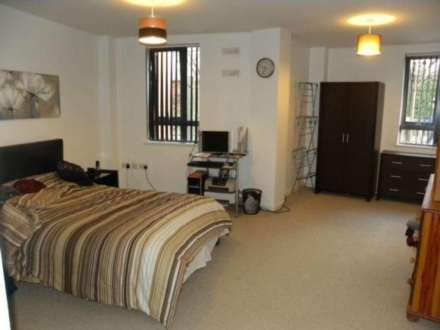 Apartment    City Gate, Manchester, Image 4
