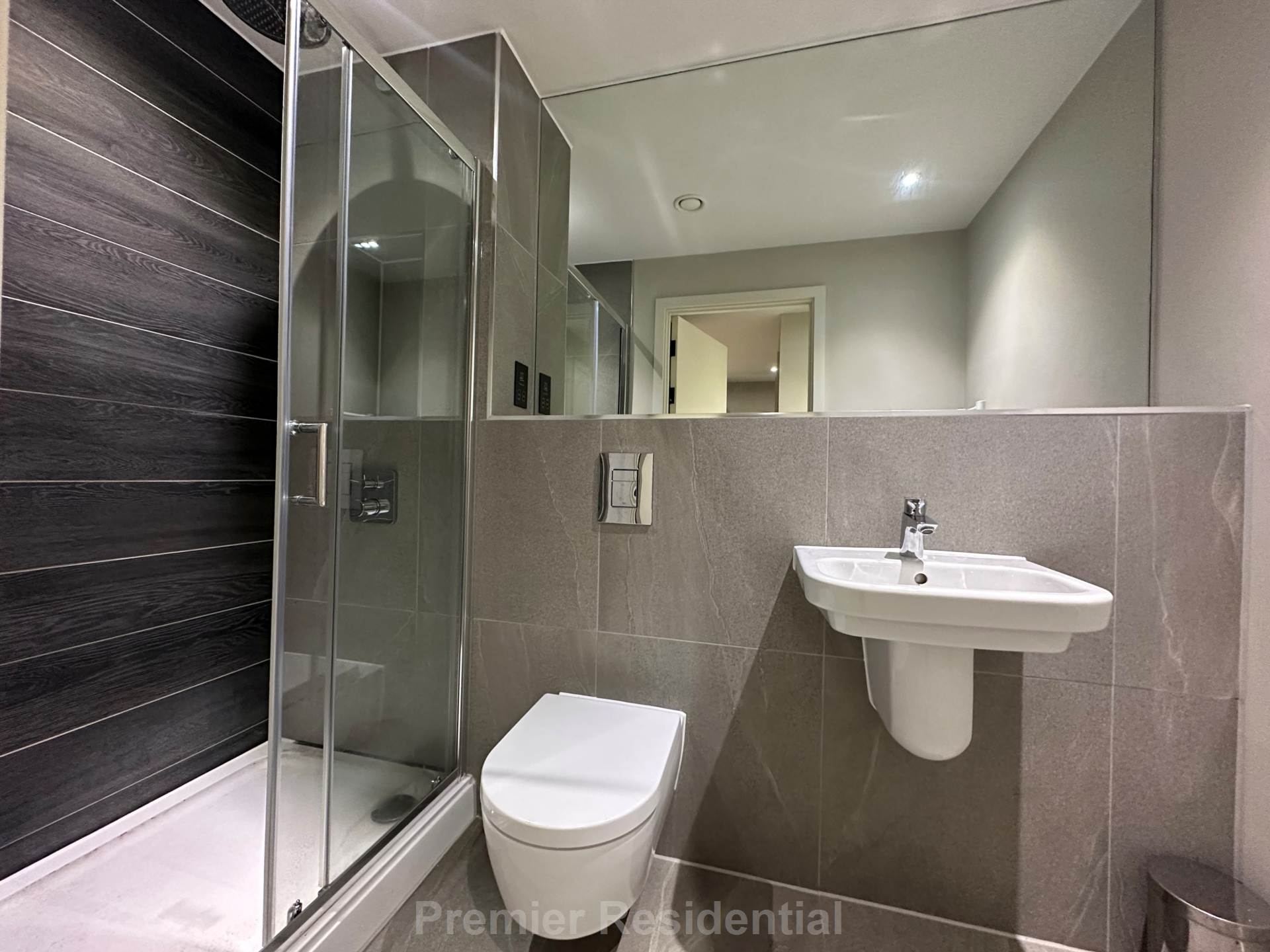 Spinners Way, Manchester, Image 5