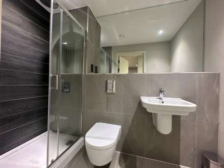 Spinners Way, Manchester, Image 5