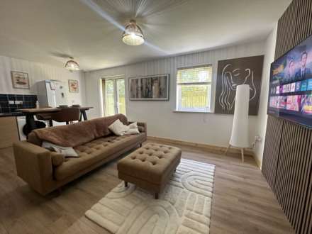 Newbridge Close, Radcliffe, Image 2