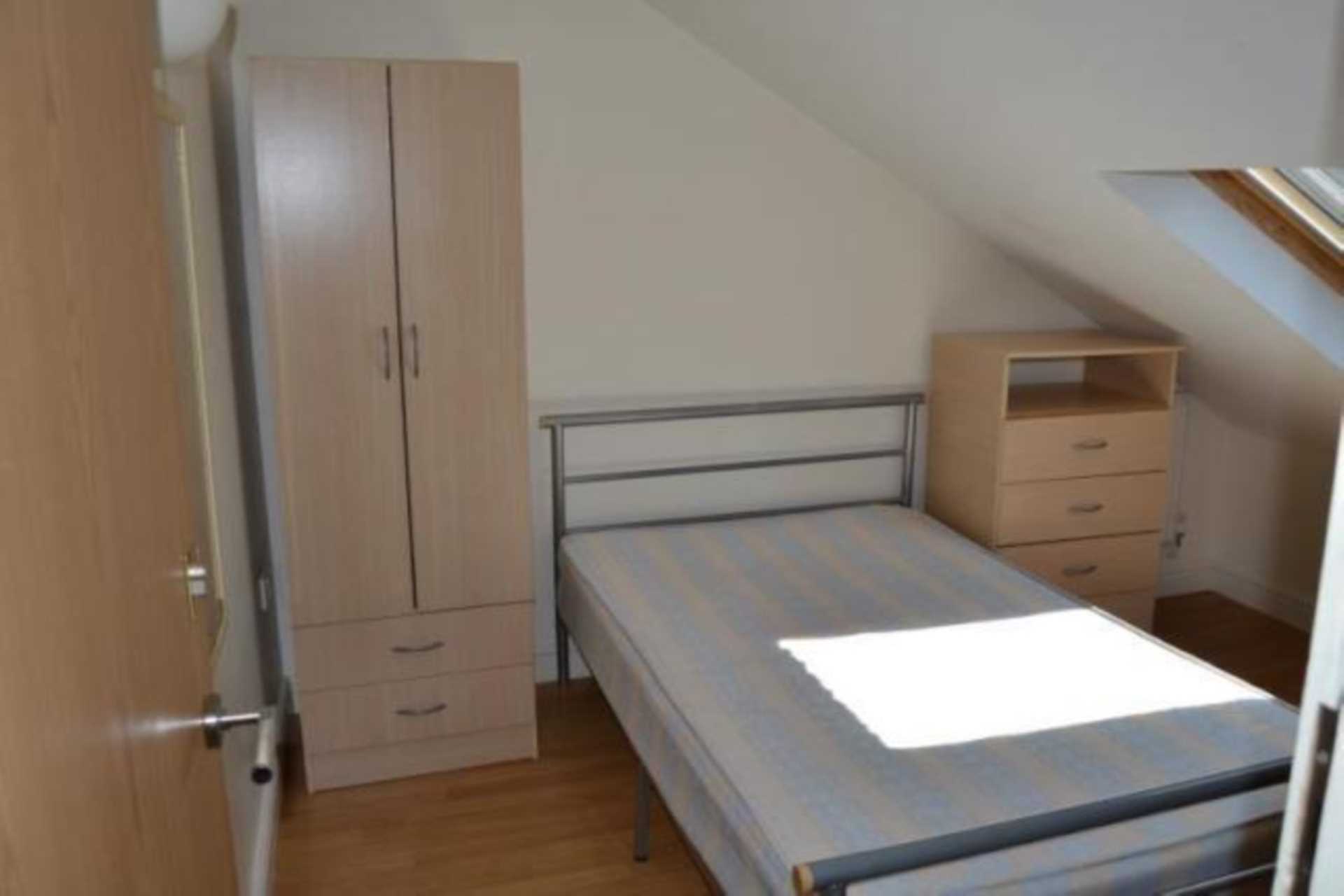 Woodville Road, Cardiff, Image 15