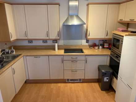 2 Bedroom Flat, Queen Street, City Centre