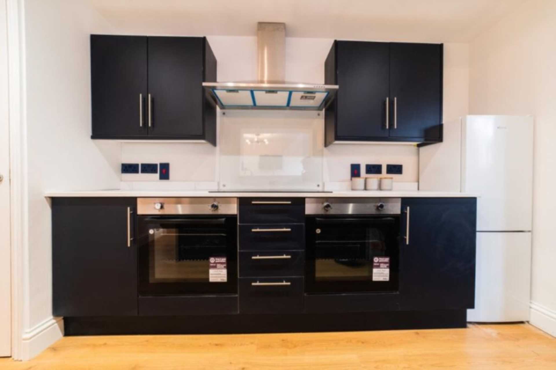 Room 6, Emerald Street, Splott, Image 4