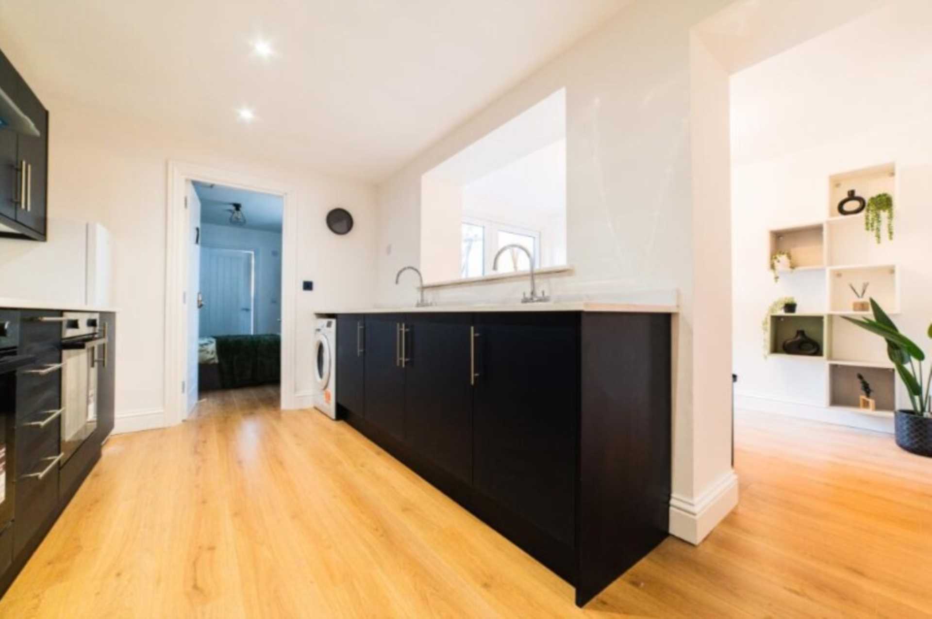 Room 6, Emerald Street, Splott, Image 5