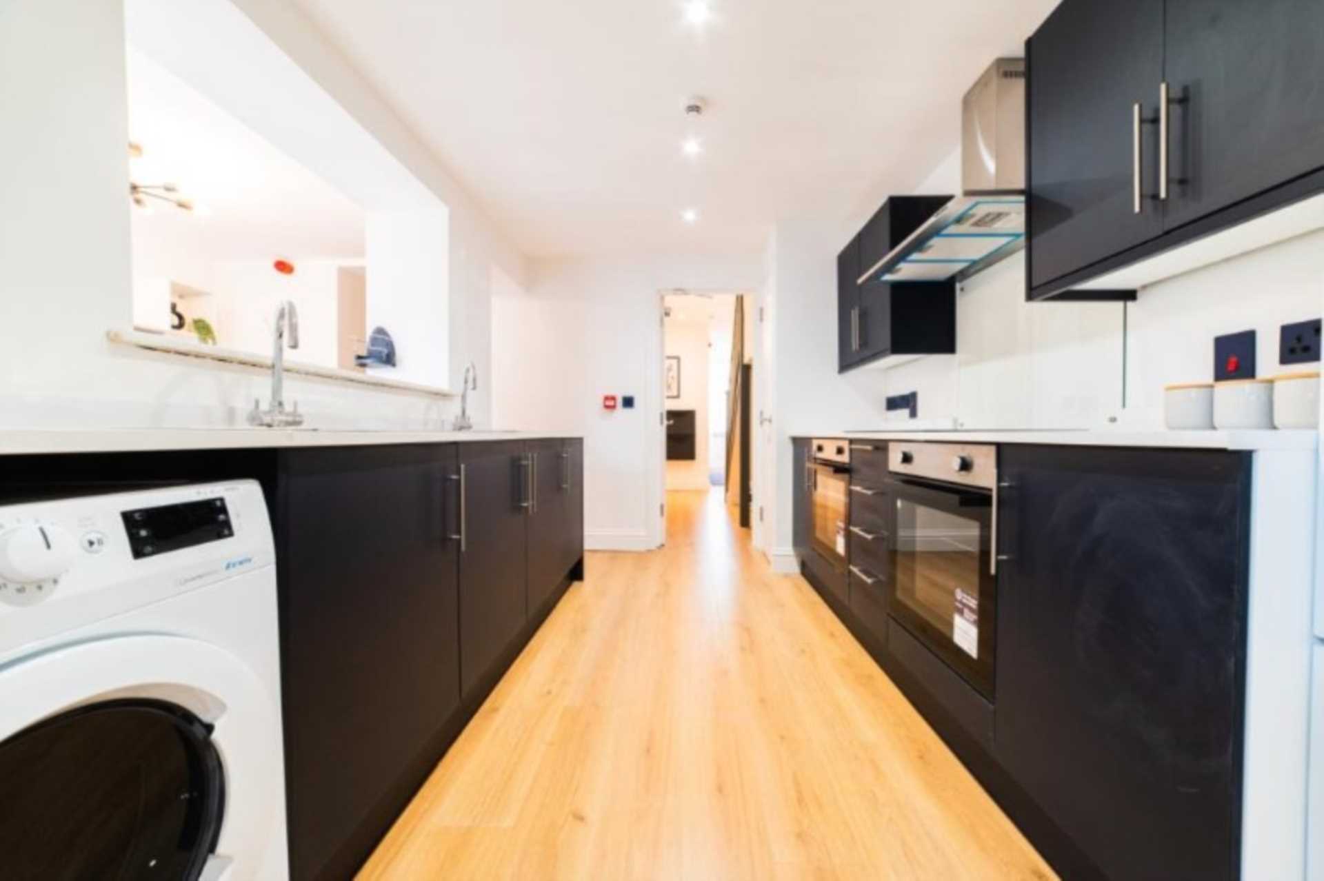 Room 6, Emerald Street, Splott, Image 6