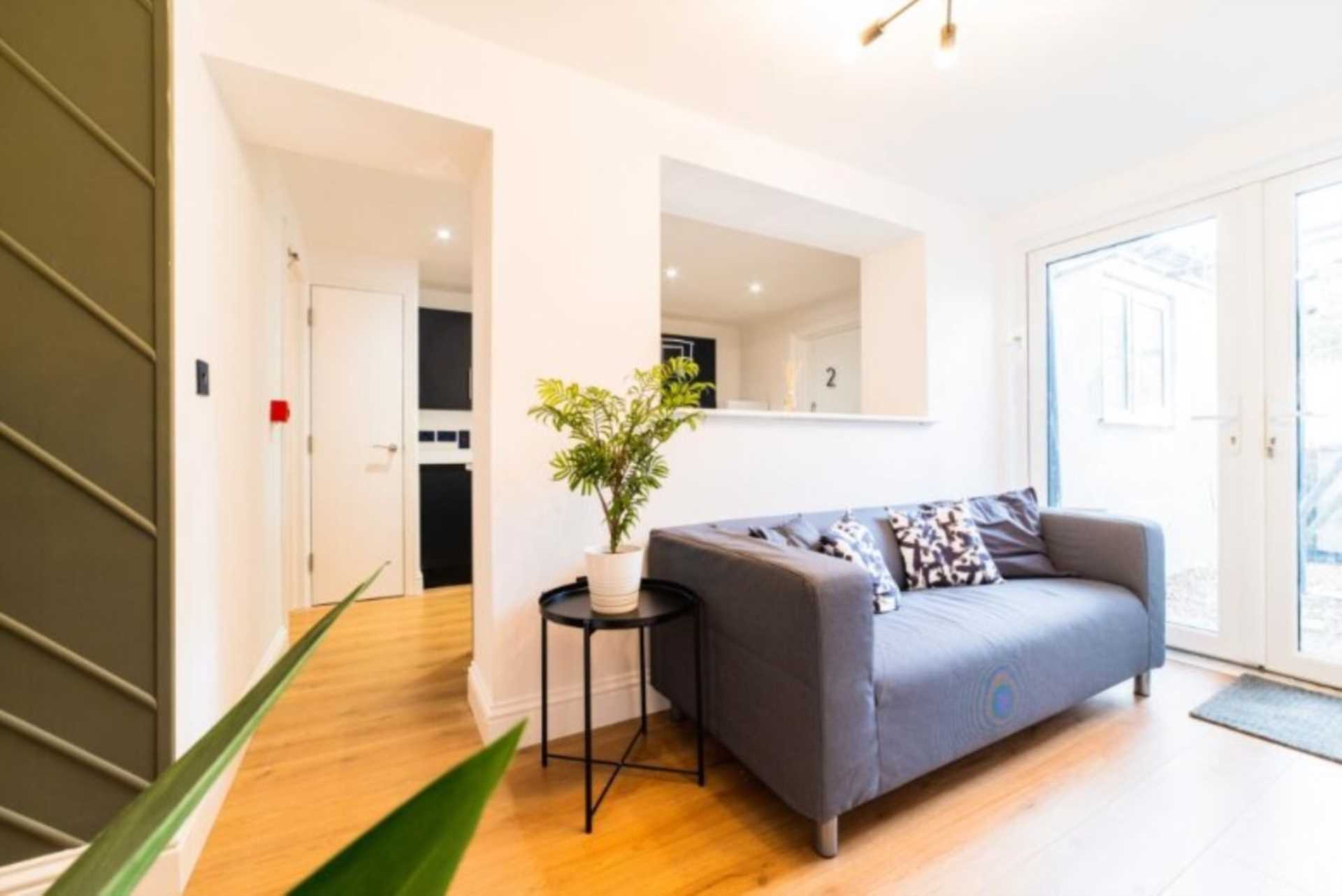 Room 6, Emerald Street, Splott, Image 8