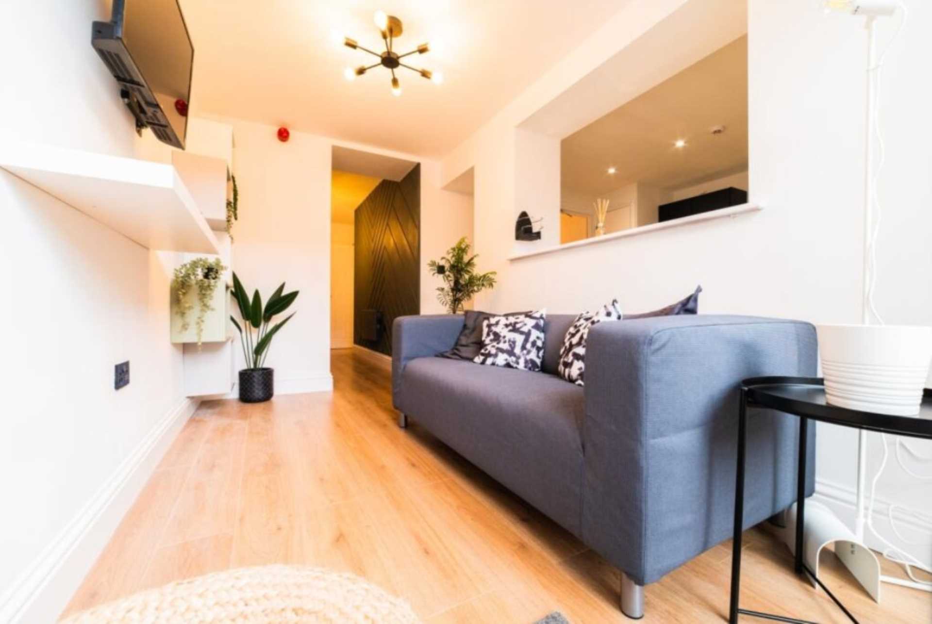 Room 6, Emerald Street, Splott, Image 9