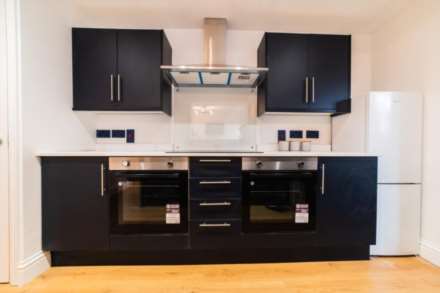 Room 6, Emerald Street, Splott, Image 4