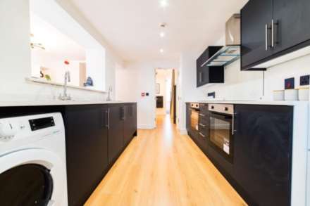 Room 6, Emerald Street, Splott, Image 6