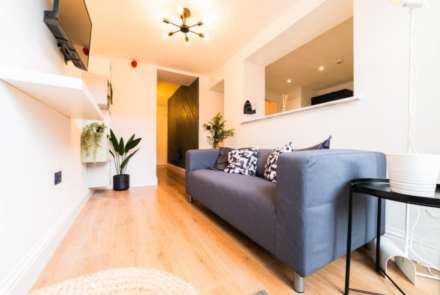 Room 6, Emerald Street, Splott, Image 9