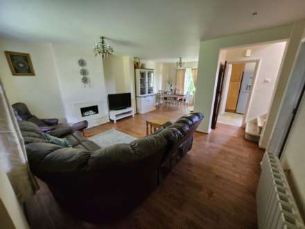 Mountbatten Close, Heath, Image 4