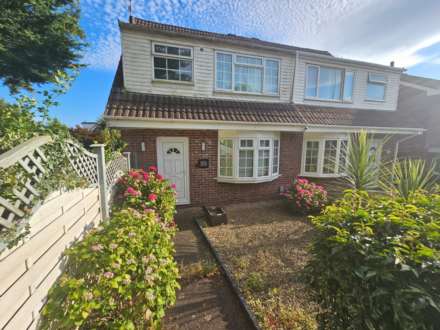 3 Bedroom Semi-Detached, Glyn Rohsen, Cardiff