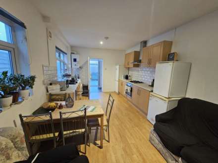 North Road, Cardiff, Image 11