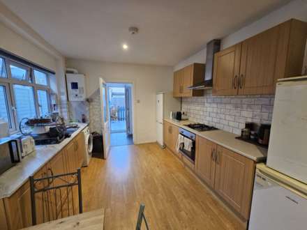 North Road, Cardiff, Image 12