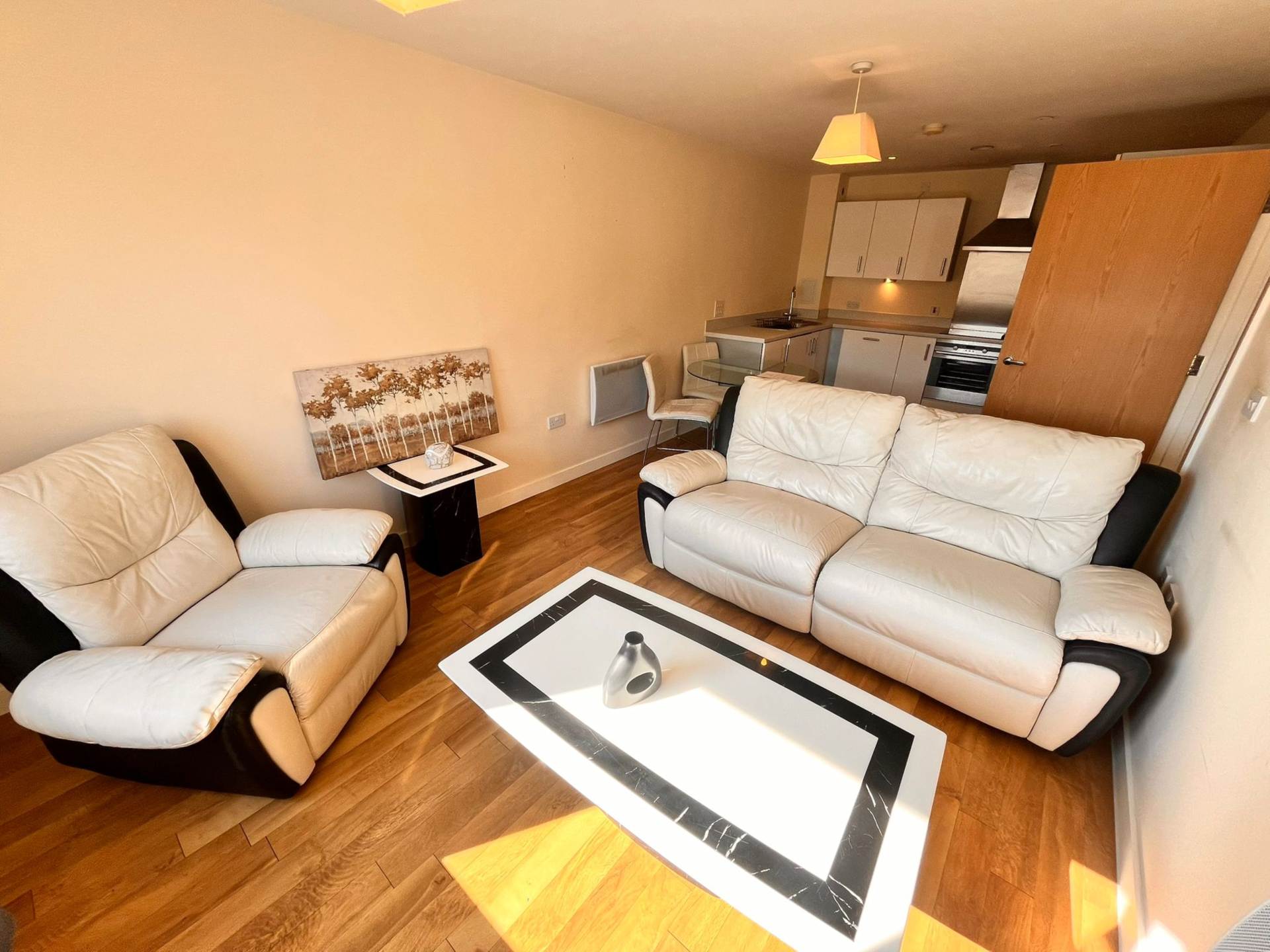 Quayside, Cardiff Bay, Image 4