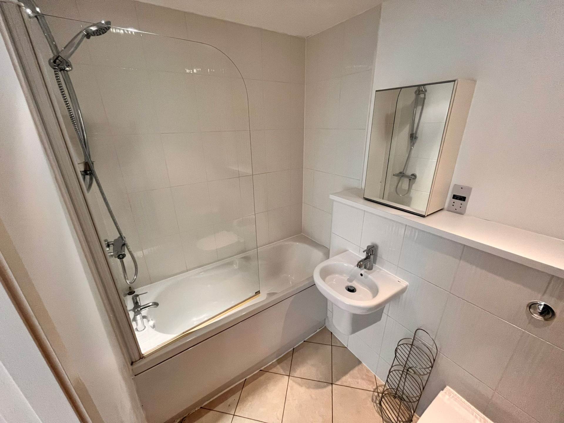 Quayside, Cardiff Bay, Image 8