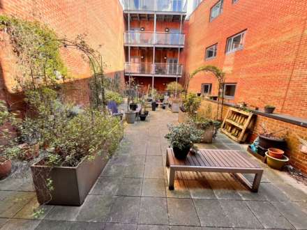 Quayside, Cardiff Bay, Image 11