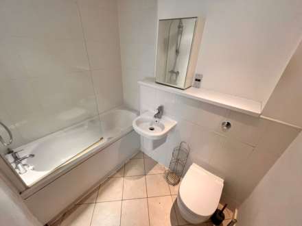 Quayside, Cardiff Bay, Image 9