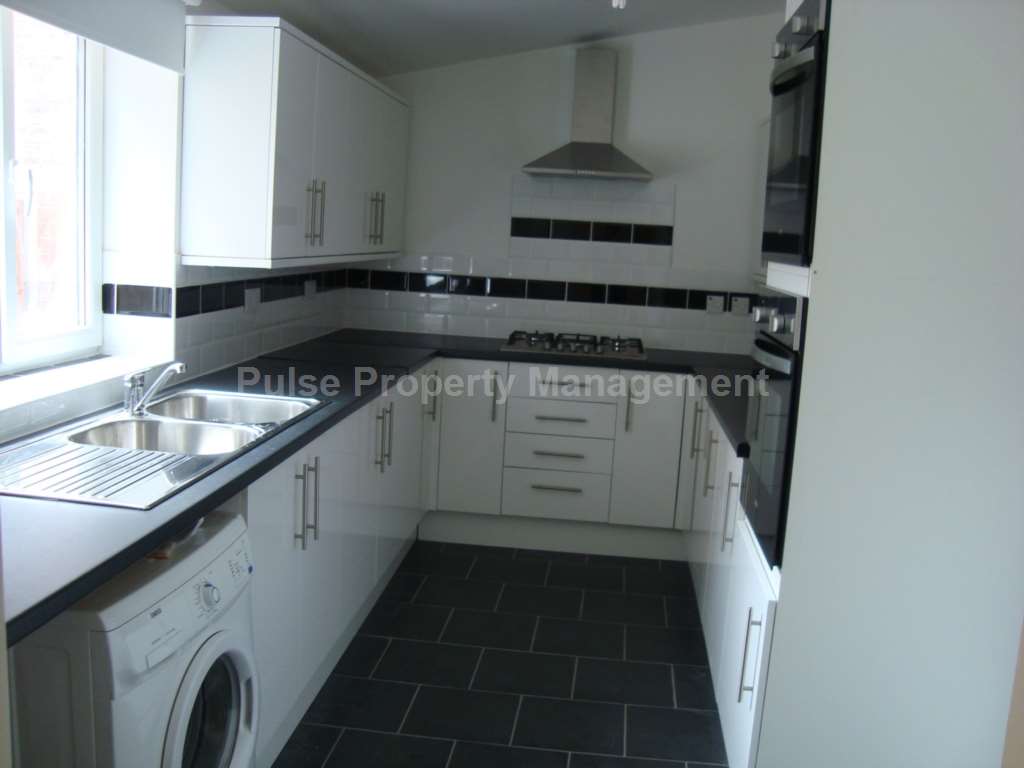 ALL BILLS INCLUDED - Great Western Street, Rusholme just a short walk from Oxford Road & Universities, Image 2