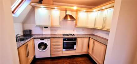 1 Bedroom Apartment, Old Lansdowne Road, West Didsbury with Tram Stations and Private Parking