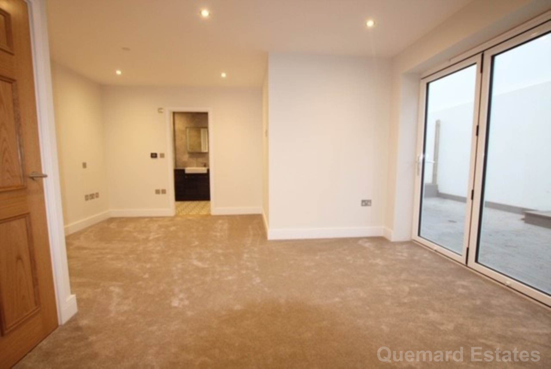 The High Street. St Aubin, Image 13