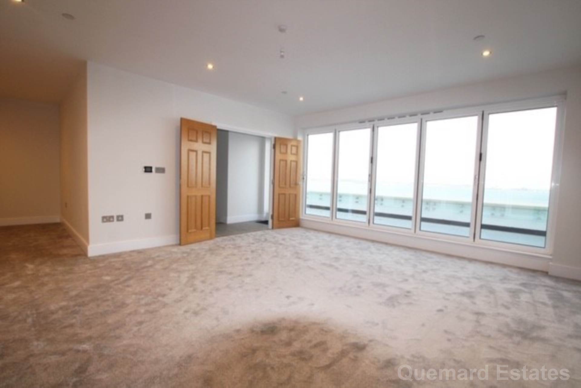 The High Street. St Aubin, Image 16