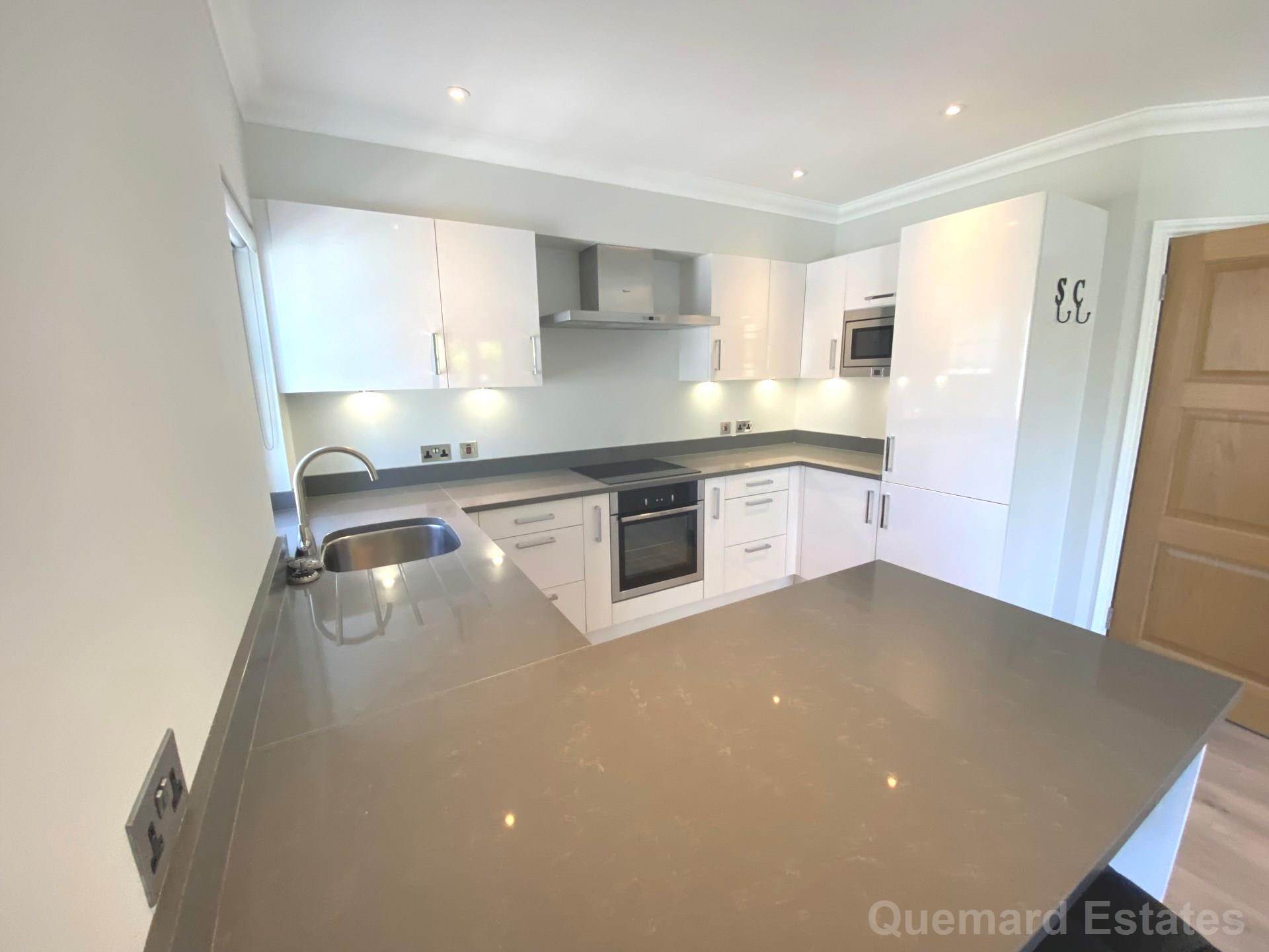 La Rue D'Aval, Grouville, Image 2