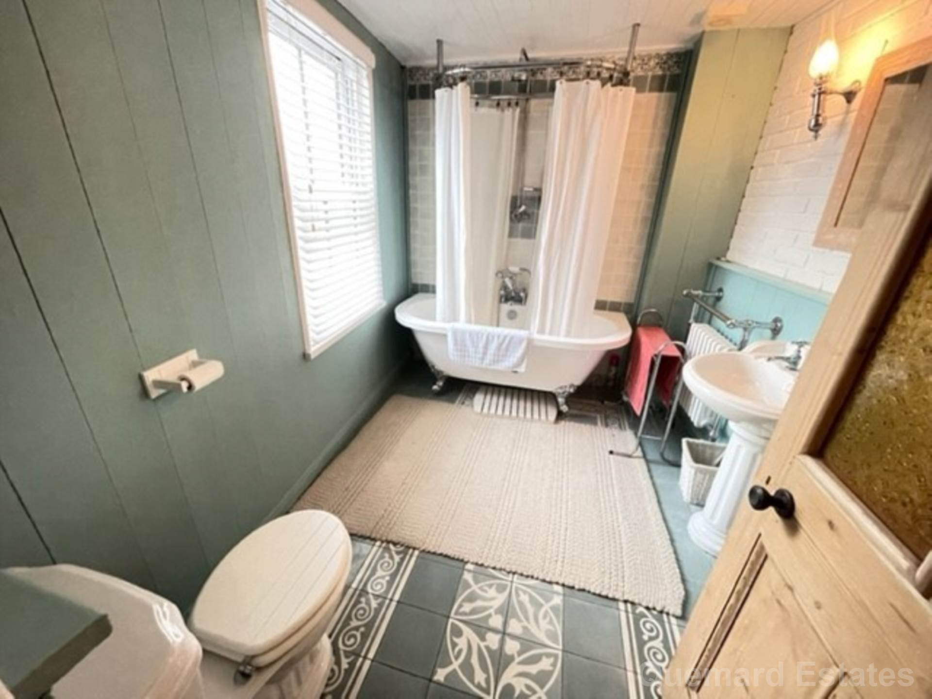 Bramble Cottage, Image 6