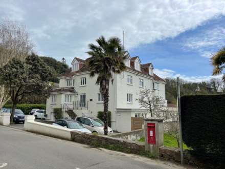 Willows Court, St Saviour