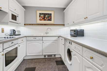 Victoria House, Park Heights, St Johns Road, Image 4