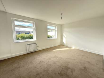 L'Avenue De Bas, Rue Des Pres Trading Estate, Image 13