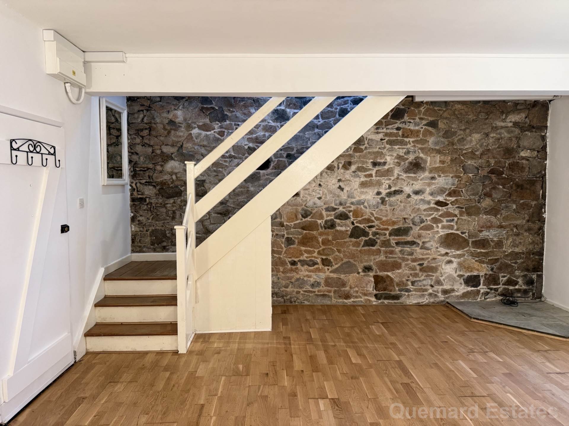 La Rue De La Godillerie, Trinity, Image 2