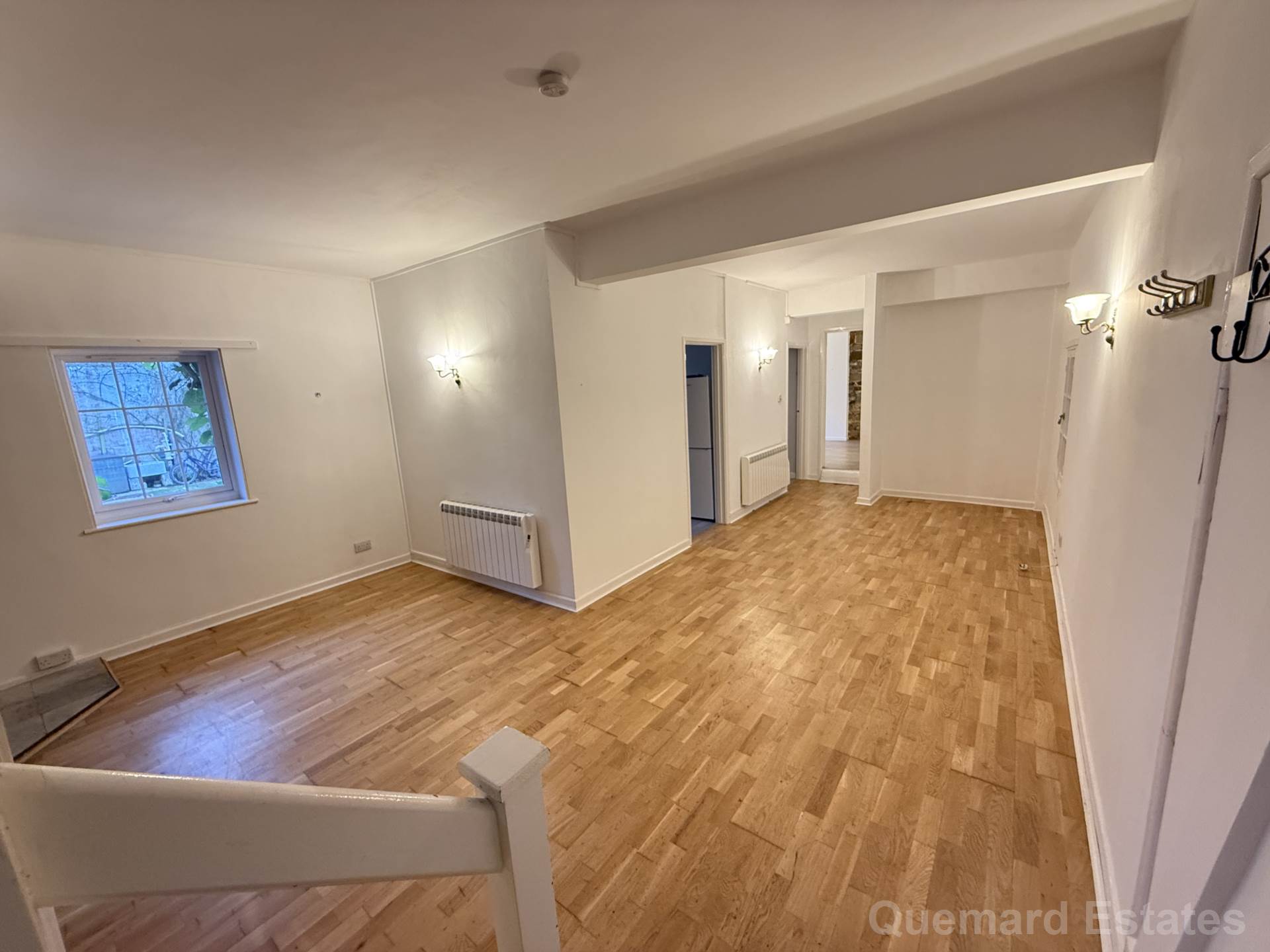 La Rue De La Godillerie, Trinity, Image 3