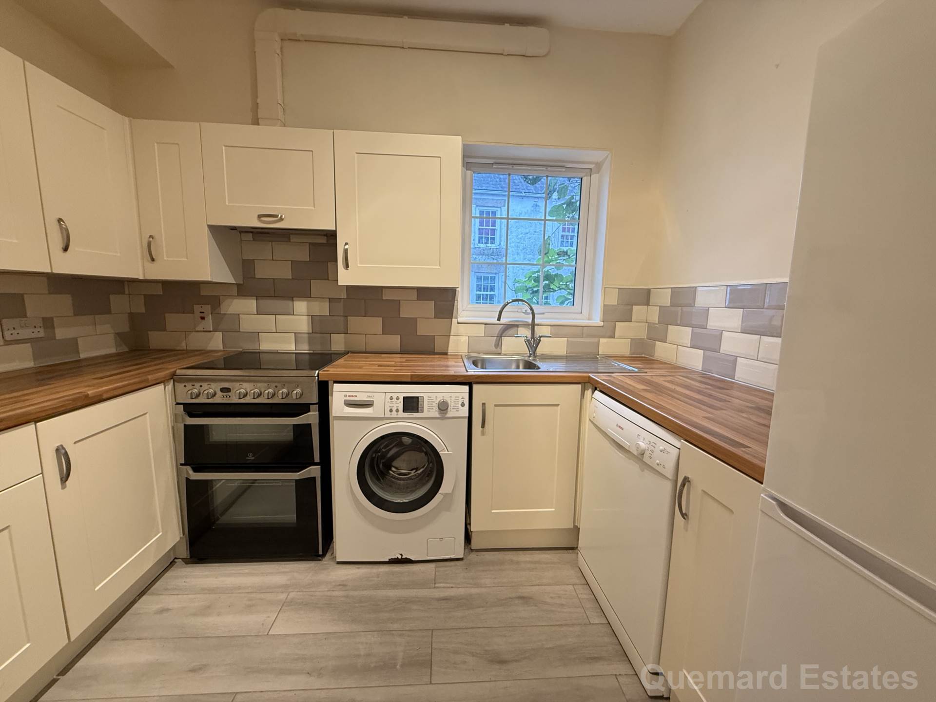 La Rue De La Godillerie, Trinity, Image 4